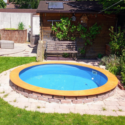Fertiger Pool